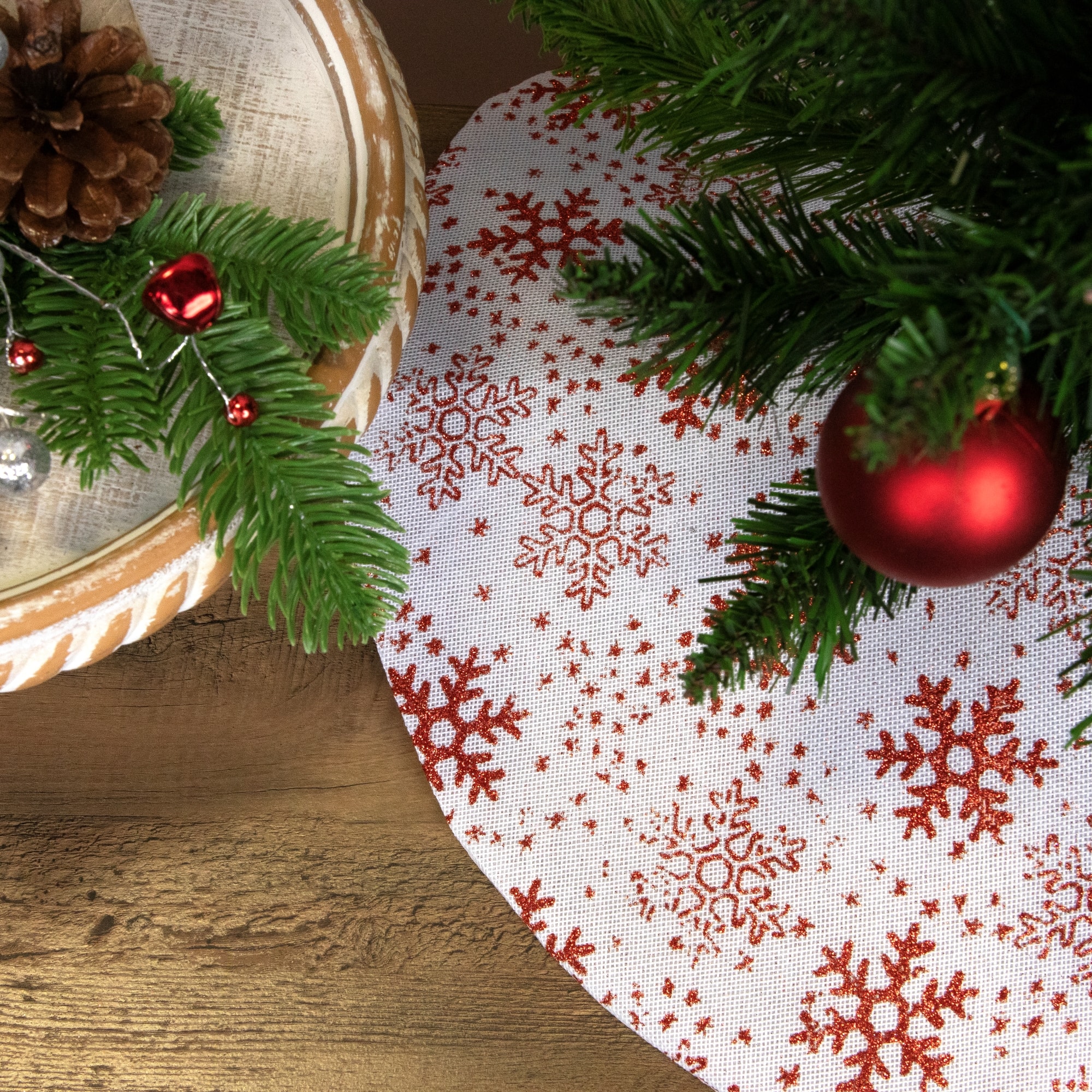 20" White & Red Glitter Snowflake Mini Tree Skirt